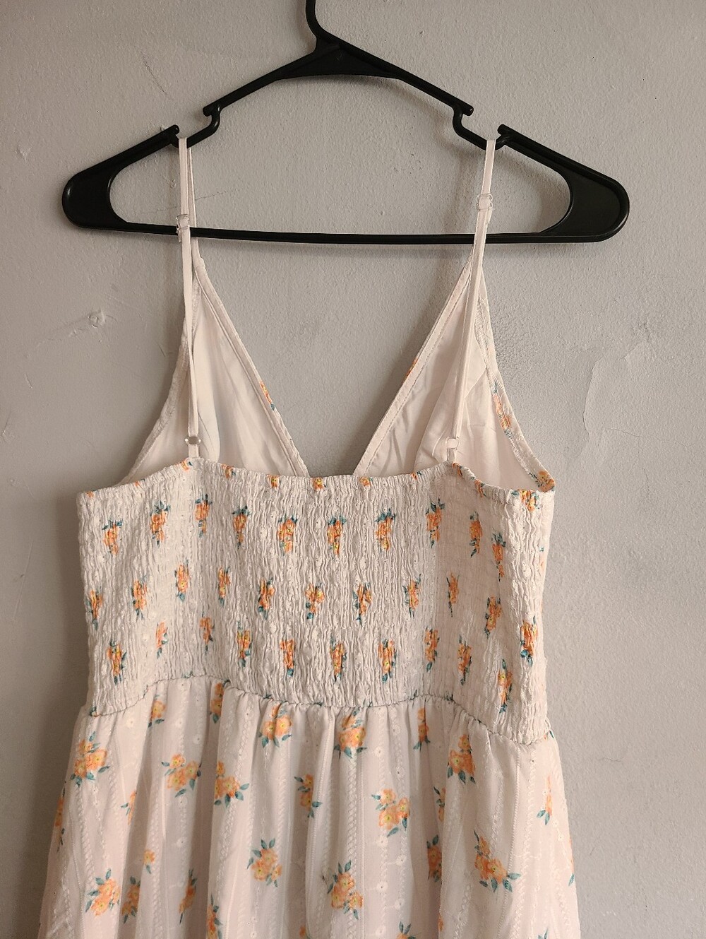 Women's large white eyelet dress w/yellow floral smocked back sleeveless summer - Picture 3 of 5
